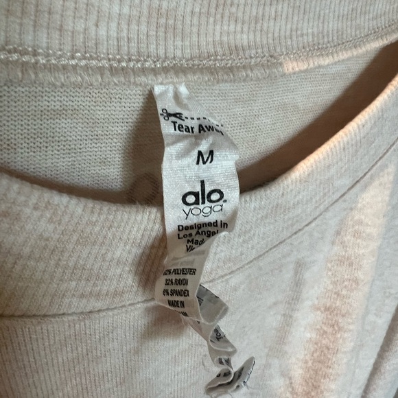 Alo woman’s M hi low cream long sleeve GUC - Picture 5 of 5